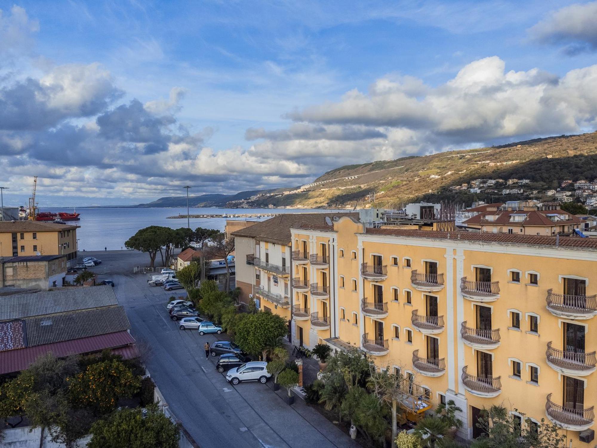 Hotel Cala Del Porto Vibo Valentia Marina Exterior photo