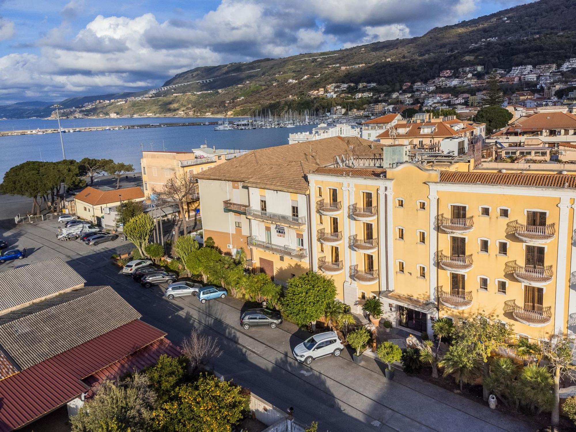 Hotel Cala Del Porto Vibo Valentia Marina Exterior photo